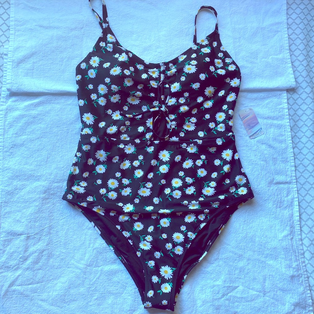 Forever 21 black daisy swimsuit